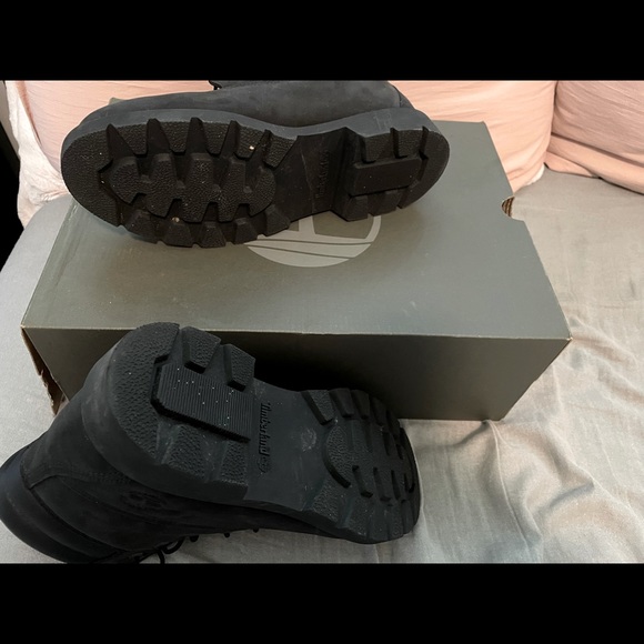 Black Timberlands - Picture 2 of 2